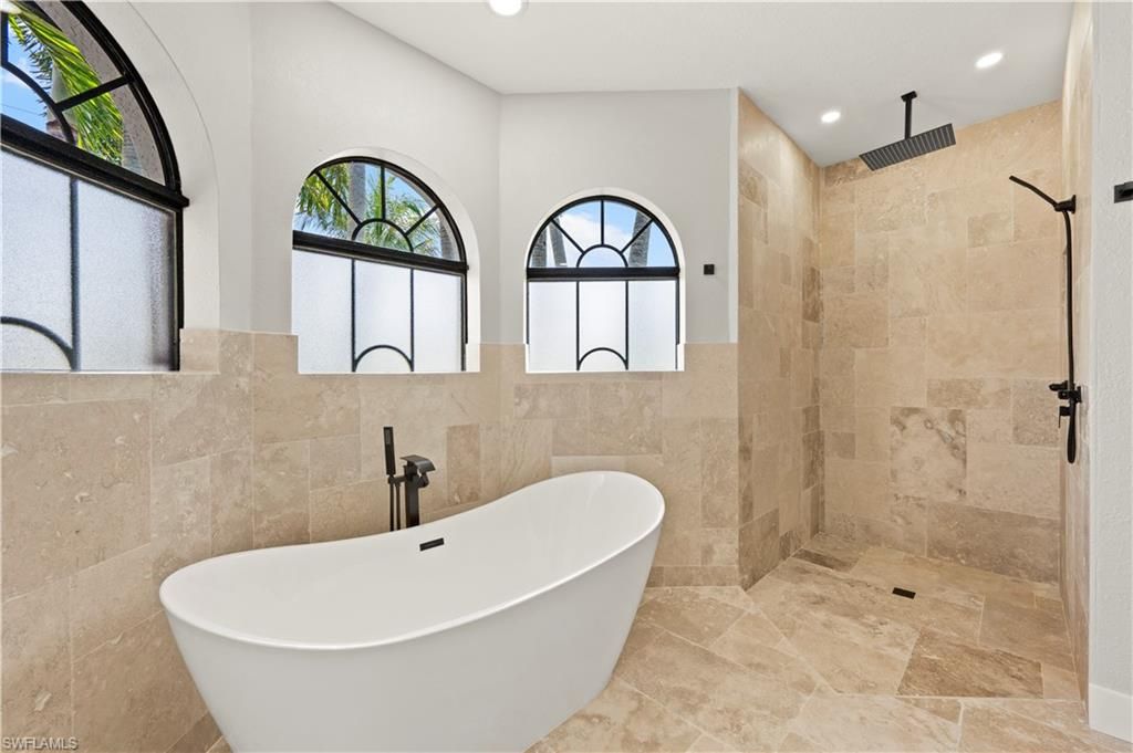 Image 19 of property listing at 506 32nd PL, Cape Coral, FL 33993
