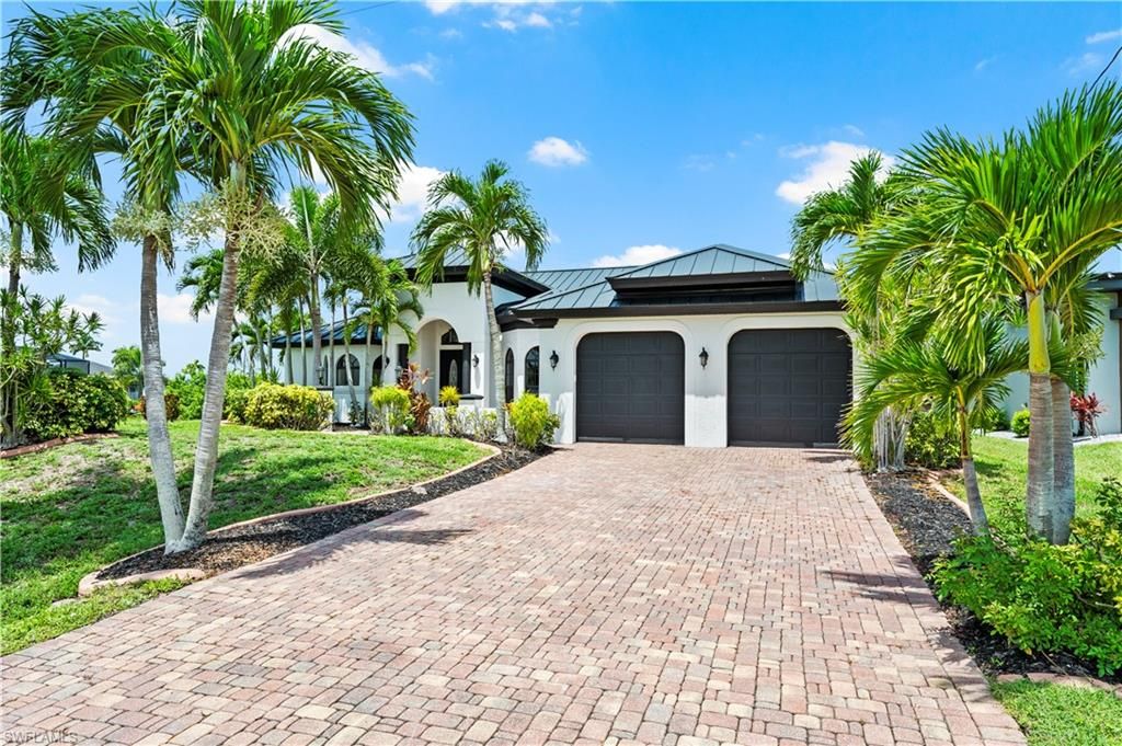 Image 2 of property listing at 506 32nd PL, Cape Coral, FL 33993