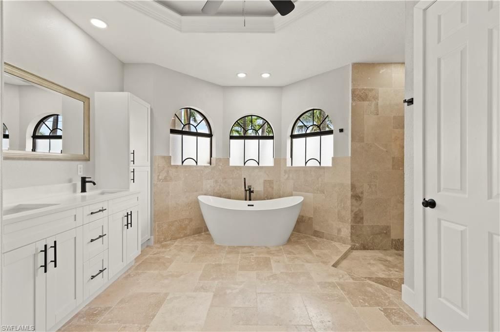 Image 23 of property listing at 506 32nd PL, Cape Coral, FL 33993