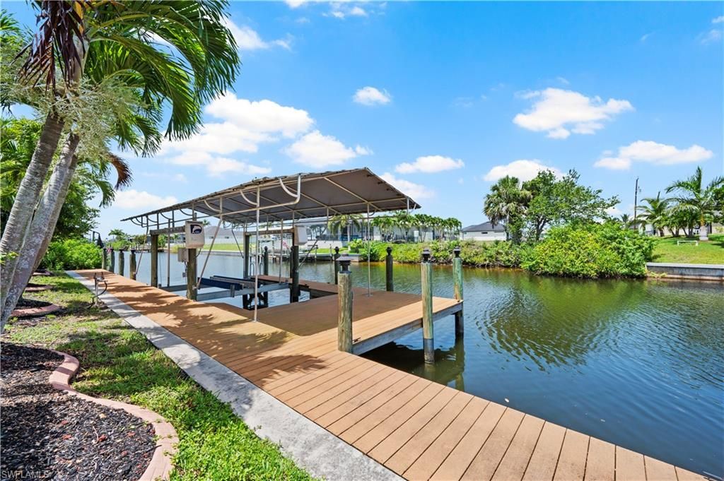 Image 37 of property listing at 506 32nd PL, Cape Coral, FL 33993