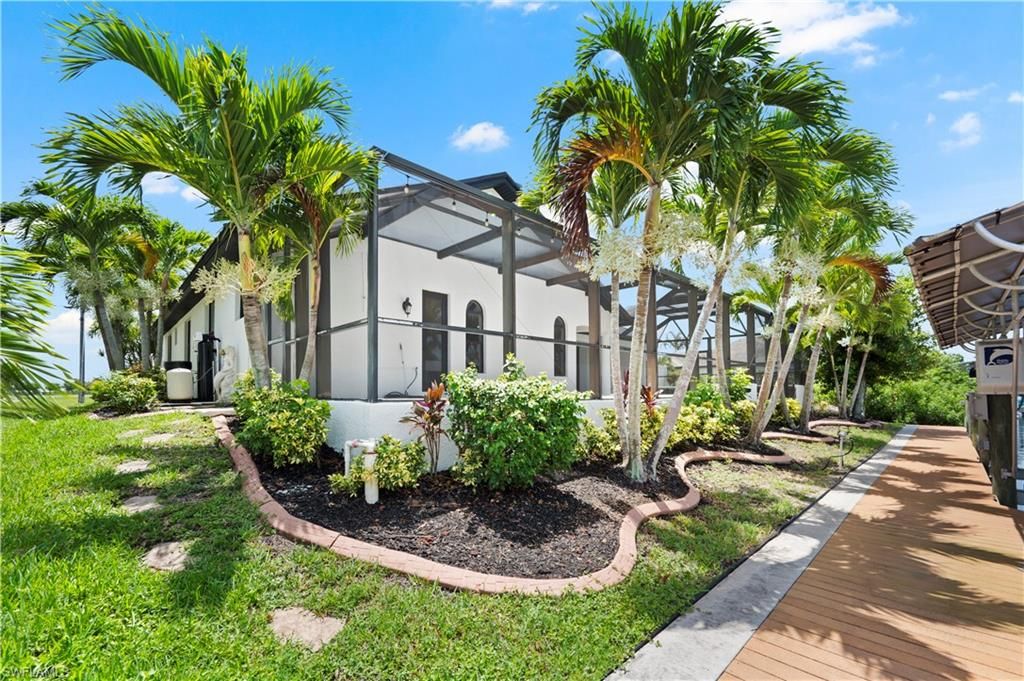 Image 38 of property listing at 506 32nd PL, Cape Coral, FL 33993