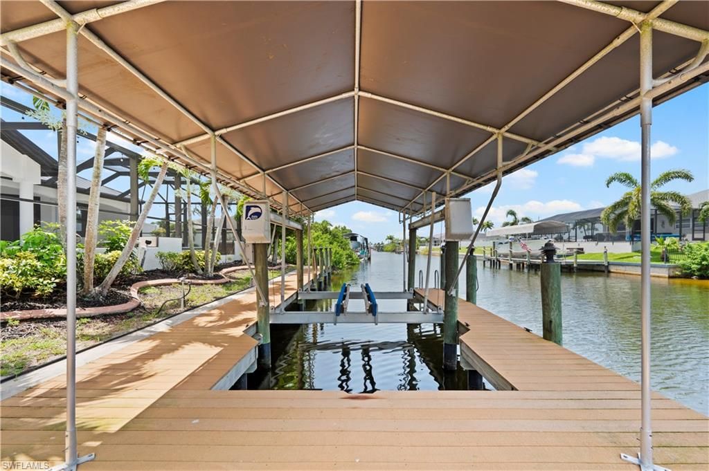 Image 39 of property listing at 506 32nd PL, Cape Coral, FL 33993