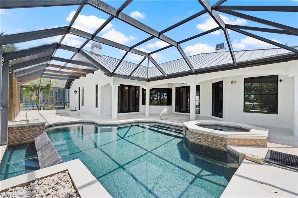 Image 4 of property listing at 506 32nd PL, Cape Coral, FL 33993