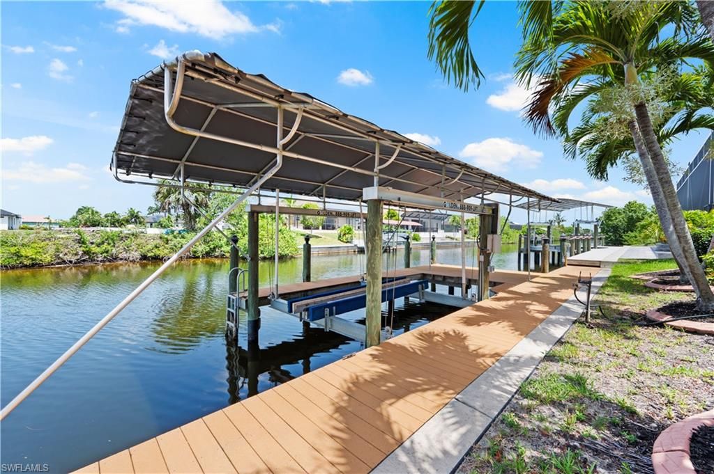 Image 40 of property listing at 506 32nd PL, Cape Coral, FL 33993