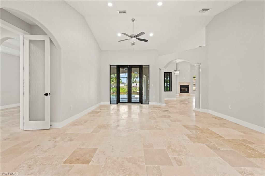 Image 6 of property listing at 506 32nd PL, Cape Coral, FL 33993