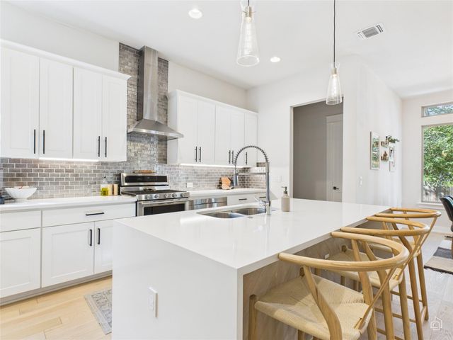 3002 Sunridge DR, Austin, TX 78741