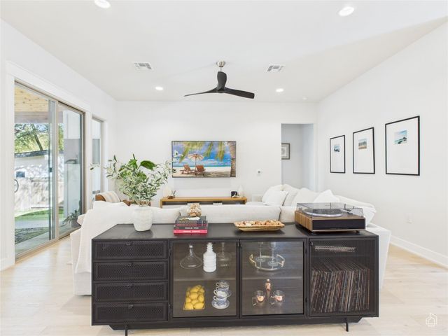 3002 Sunridge DR, Austin, TX 78741