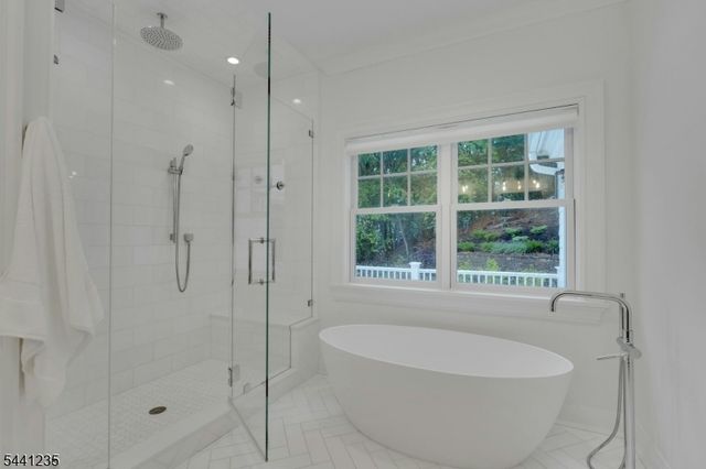 61 Slayton Dr, Millburn Twp., NJ 07078