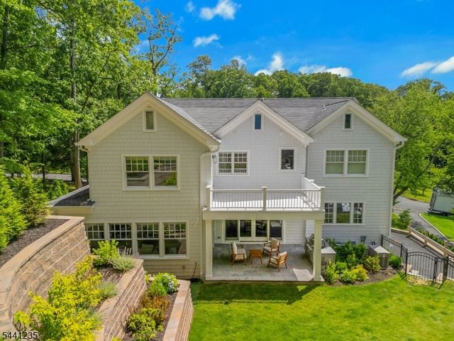 61 Slayton Dr, Millburn Twp., NJ 07078
