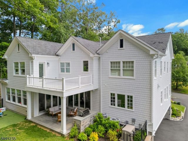 61 Slayton Dr, Millburn Twp., NJ 07078