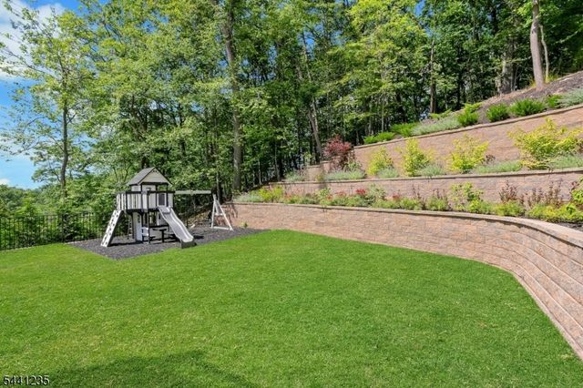 61 Slayton Dr, Millburn Twp., NJ 07078