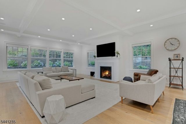 61 Slayton Dr, Millburn Twp., NJ 07078