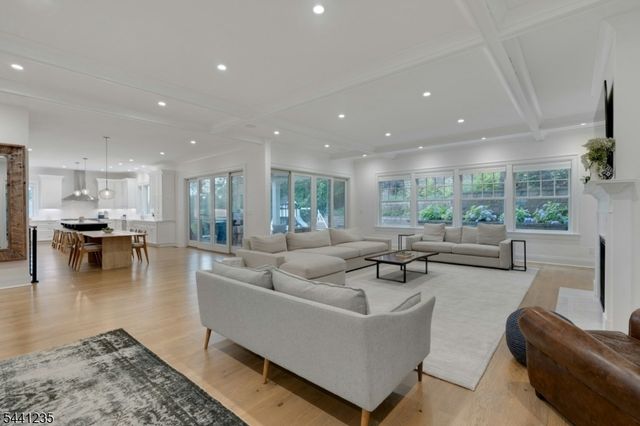61 Slayton Dr, Millburn Twp., NJ 07078