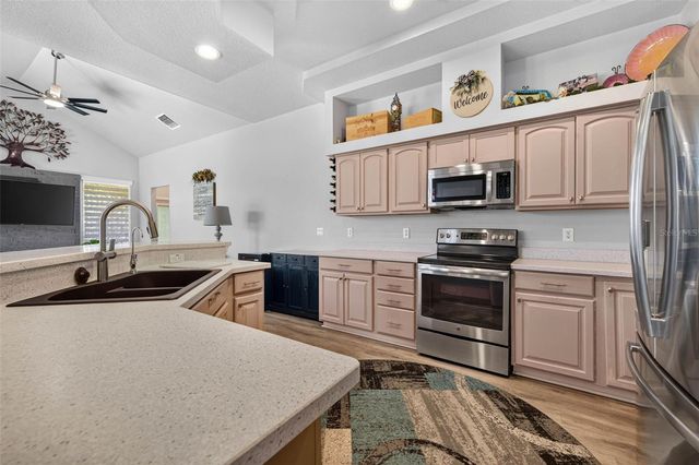 5805 WEDGEFIELD DRIVE, Zephyrhills, FL 33541