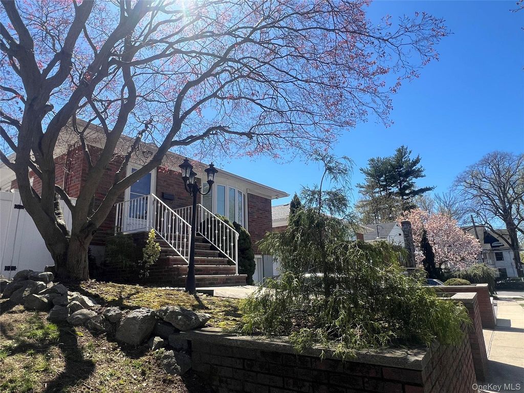 54 Alpine Court, Staten Island, NY 10310 — photo 3