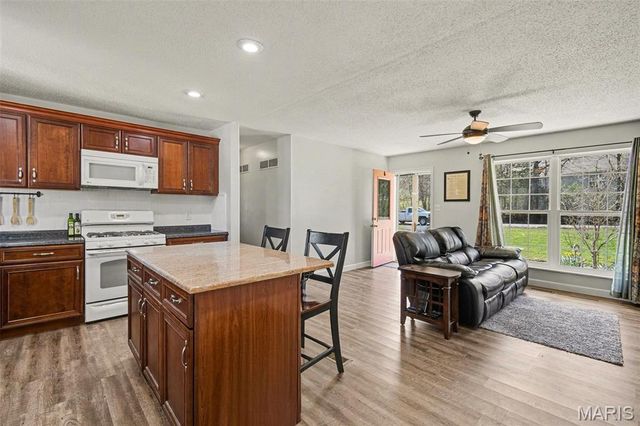 110 Rock Bridge Road, Villa Ridge, MO 63089