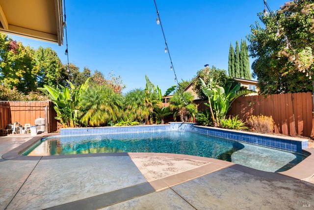 313 Timber Dr, Vacaville, CA 95688