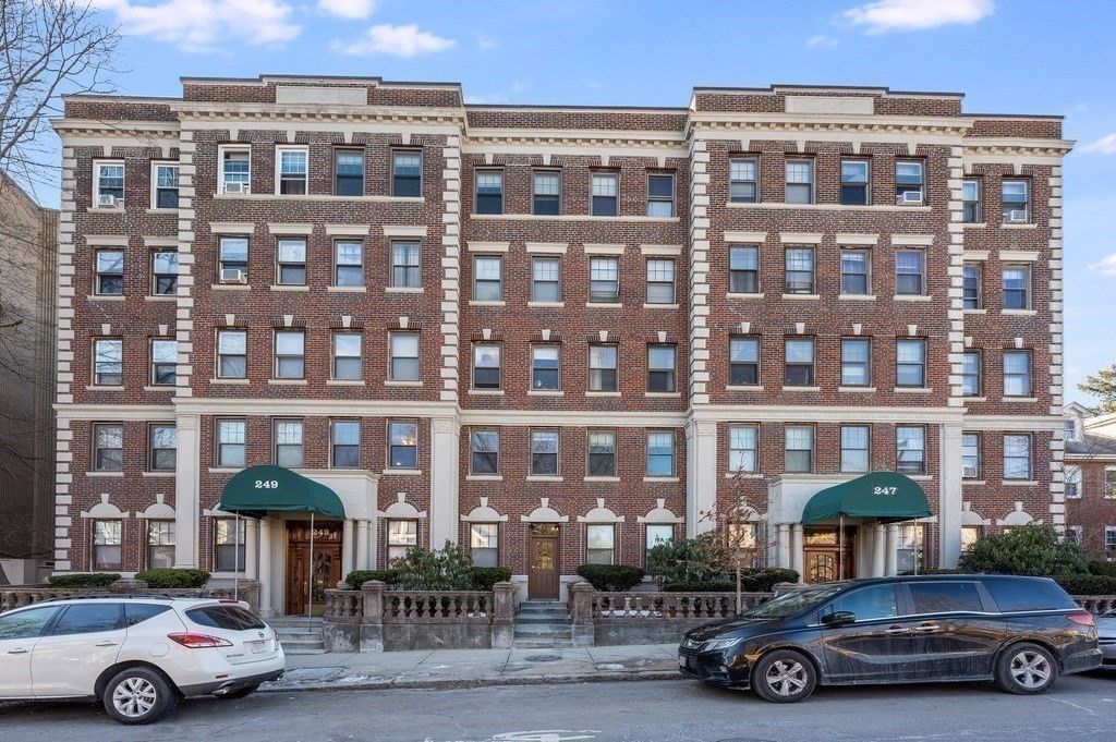 249 Chestnut Hill Avenue 54, Boston, MA 02135