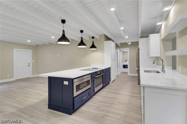 5150 Sand Dollar LN, Naples, FL 34103