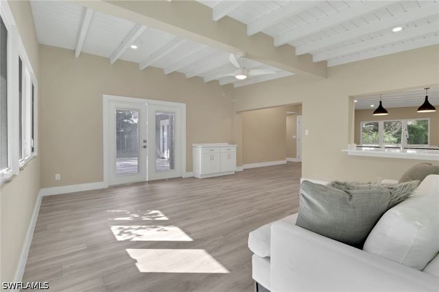 5150 Sand Dollar LN, Naples, FL 34103