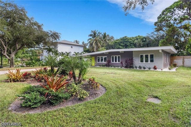 5150 Sand Dollar LN, Naples, FL 34103