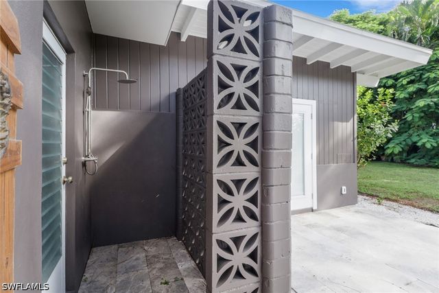 5150 Sand Dollar LN, Naples, FL 34103