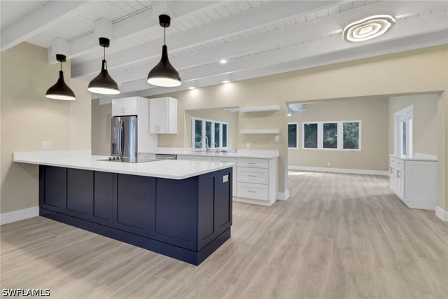 5150 Sand Dollar LN, Naples, FL 34103