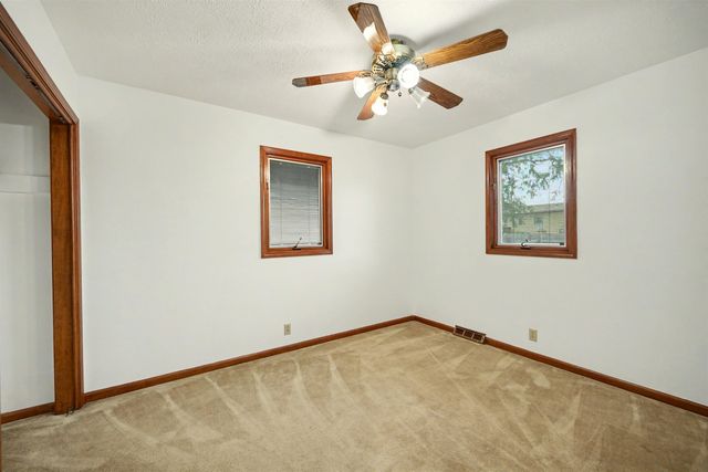 2311 Applewood Ln, Salina, KS 67401