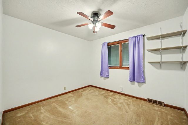 2311 Applewood Ln, Salina, KS 67401