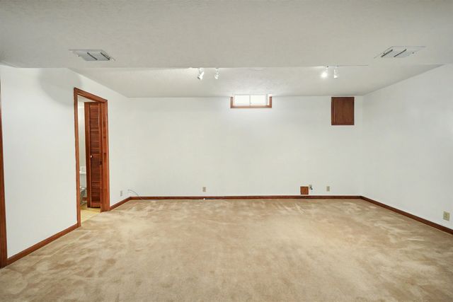 2311 Applewood Ln, Salina, KS 67401