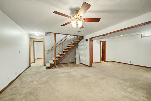 2311 Applewood Ln, Salina, KS 67401