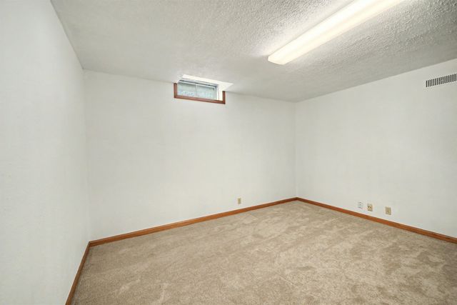 2311 Applewood Ln, Salina, KS 67401