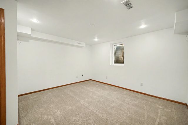 2311 Applewood Ln, Salina, KS 67401