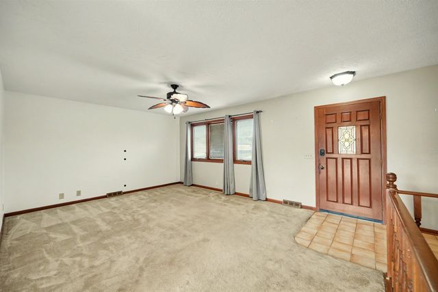 2311 Applewood Ln, Salina, KS 67401