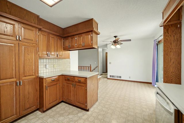 2311 Applewood Ln, Salina, KS 67401