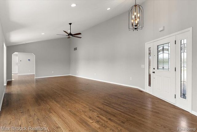 1317 Castlewood Drive, White Lake, MI 48386