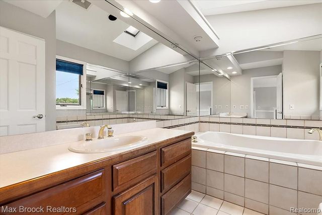 1317 Castlewood Drive, White Lake, MI 48386