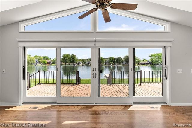 1317 Castlewood Drive, White Lake, MI 48386