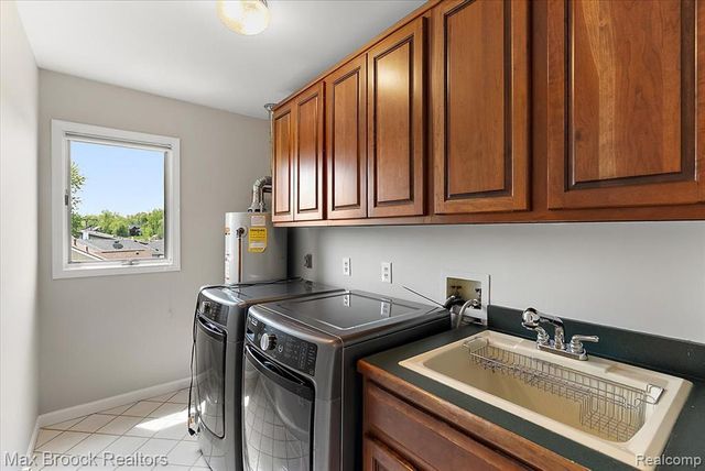 1317 Castlewood Drive, White Lake, MI 48386
