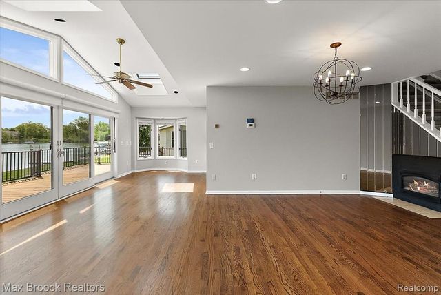 1317 Castlewood Drive, White Lake, MI 48386