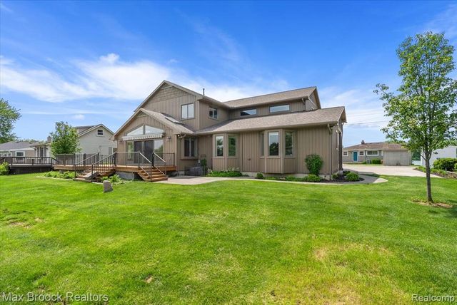 1317 Castlewood Drive, White Lake, MI 48386