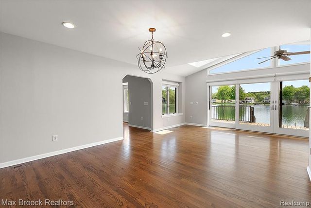 1317 Castlewood Drive, White Lake, MI 48386