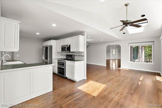 1317 Castlewood Drive, White Lake, MI 48386
