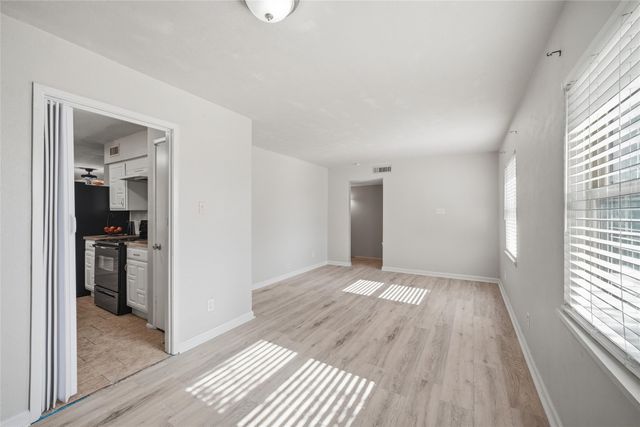 1501 Meandering Way, Garland, TX 75040