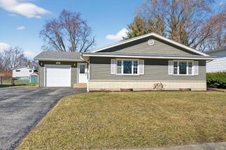 380 Dartmoor Drive, Crystal Lake, IL 60014