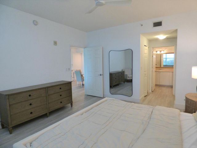 802 W WINDWARD Way 303, Lantana, FL 33462