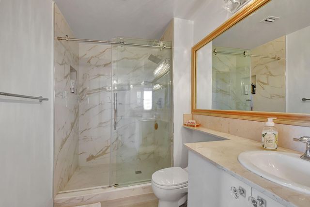 802 W WINDWARD Way 303, Lantana, FL 33462