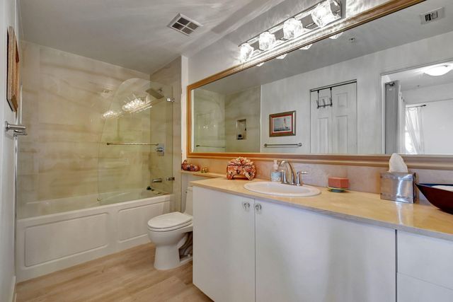 802 W WINDWARD Way 303, Lantana, FL 33462