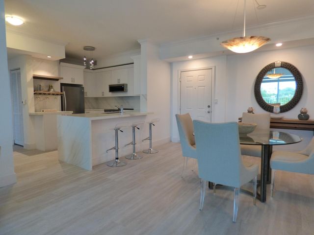 802 W WINDWARD Way 303, Lantana, FL 33462