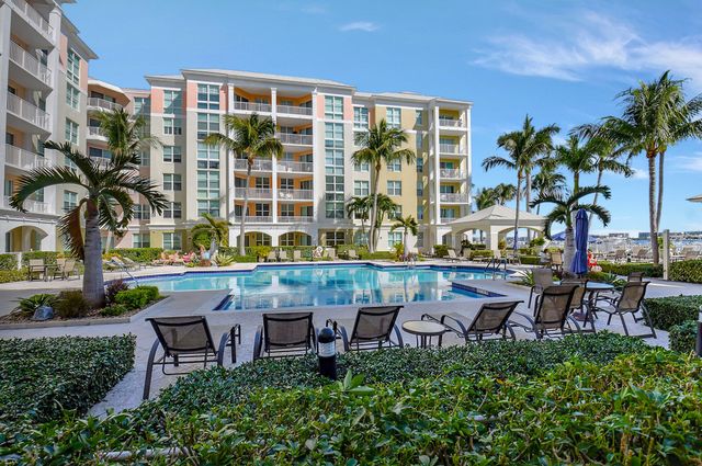 802 W WINDWARD Way 303, Lantana, FL 33462